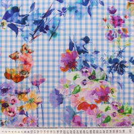 Ткань плательная в бело-голубую клетку с цветочным принтом
