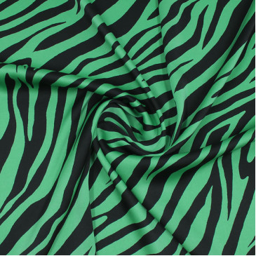 Ткань искусственный шелк с анималистичным зелено-черным принтом