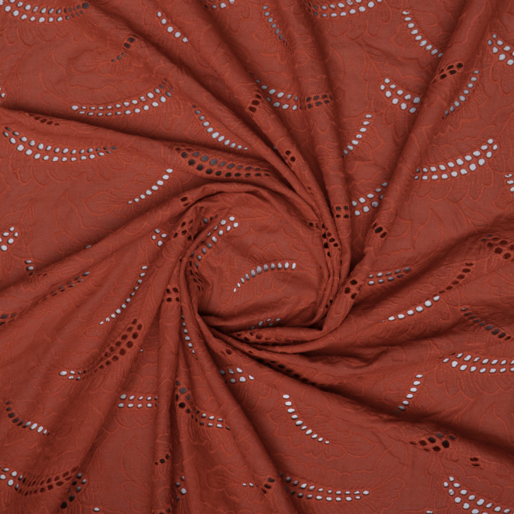 Ткань блузочная красного цвета вышивка