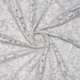 Вышивка на сетке белого цвета