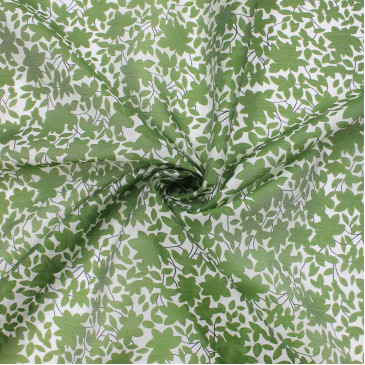 Ткань батист с зелеными листьями