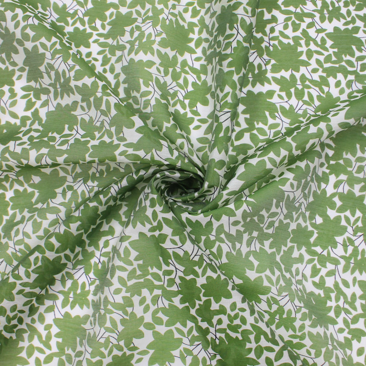 Ткань батист с зелеными листьями