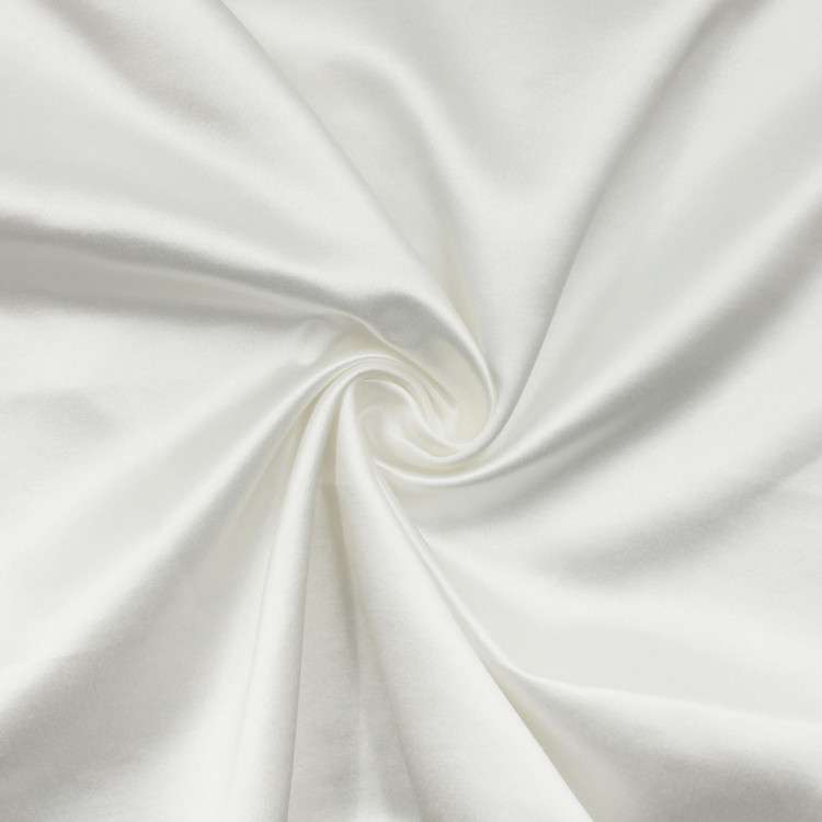 Ткань шелковая молочного цвета