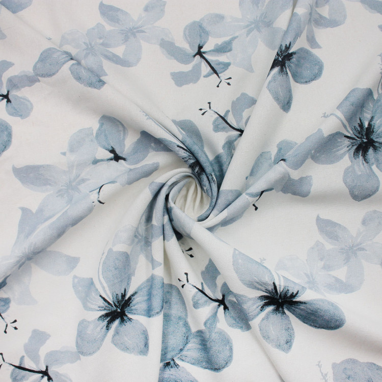 Плательная ткань в голубые цветы