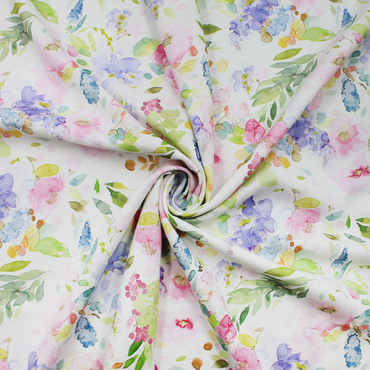 Плательная ткань с молочно-розовым цветочным узором