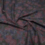 Ткань джинса темно-синего оттенка с цветочным узором