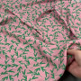 Муслин розового цвета с зеленым принтом